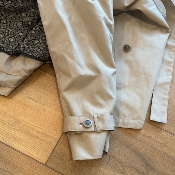 Vintage London Fog Beige Trench Coat Belted Size 8 Reg Classic Raincoat - Picture 12 of 16